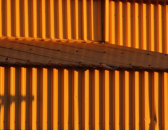 800px-Modern_warehouse_with_pallet_rack_storage_system
