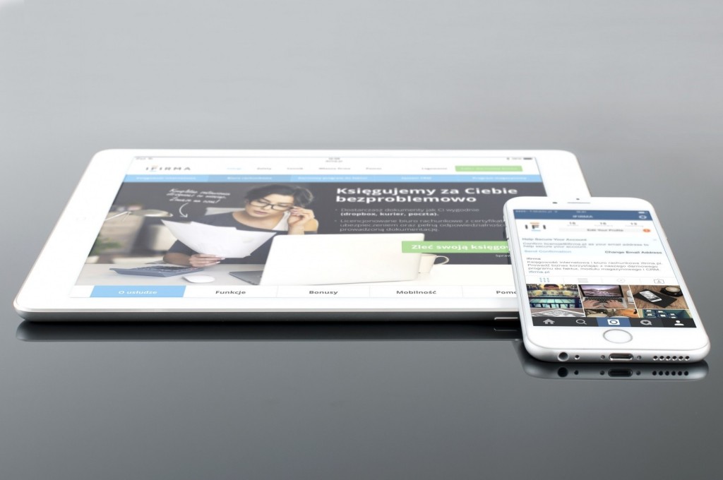 mockup-psd-ipad-iphone-white-mobile-web-design