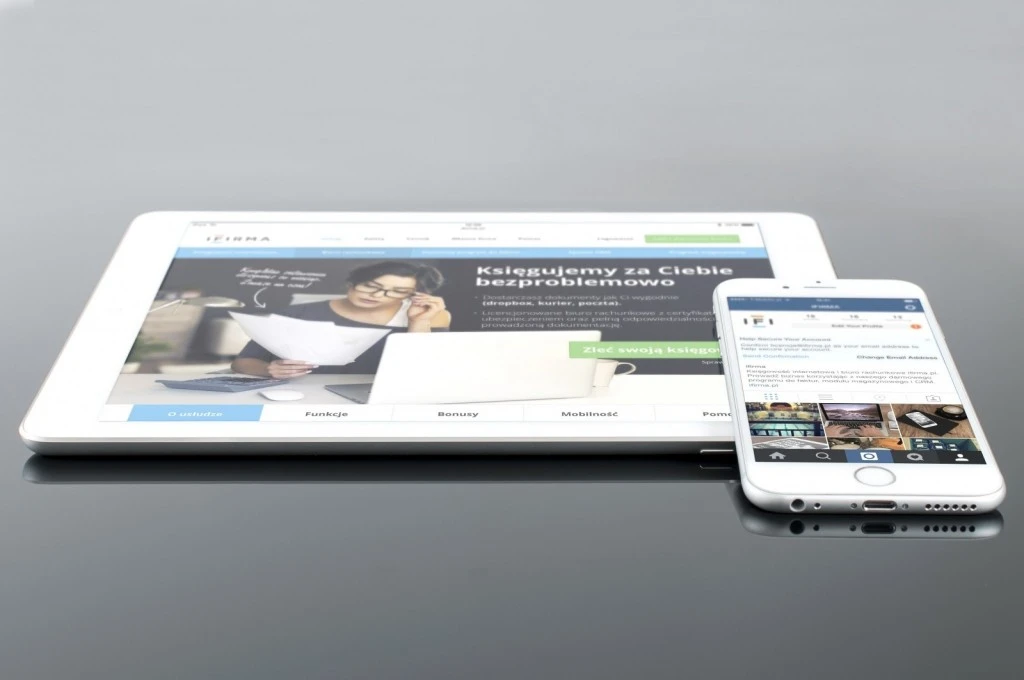 mockup-psd-ipad-iphone-white-mobile-web-design